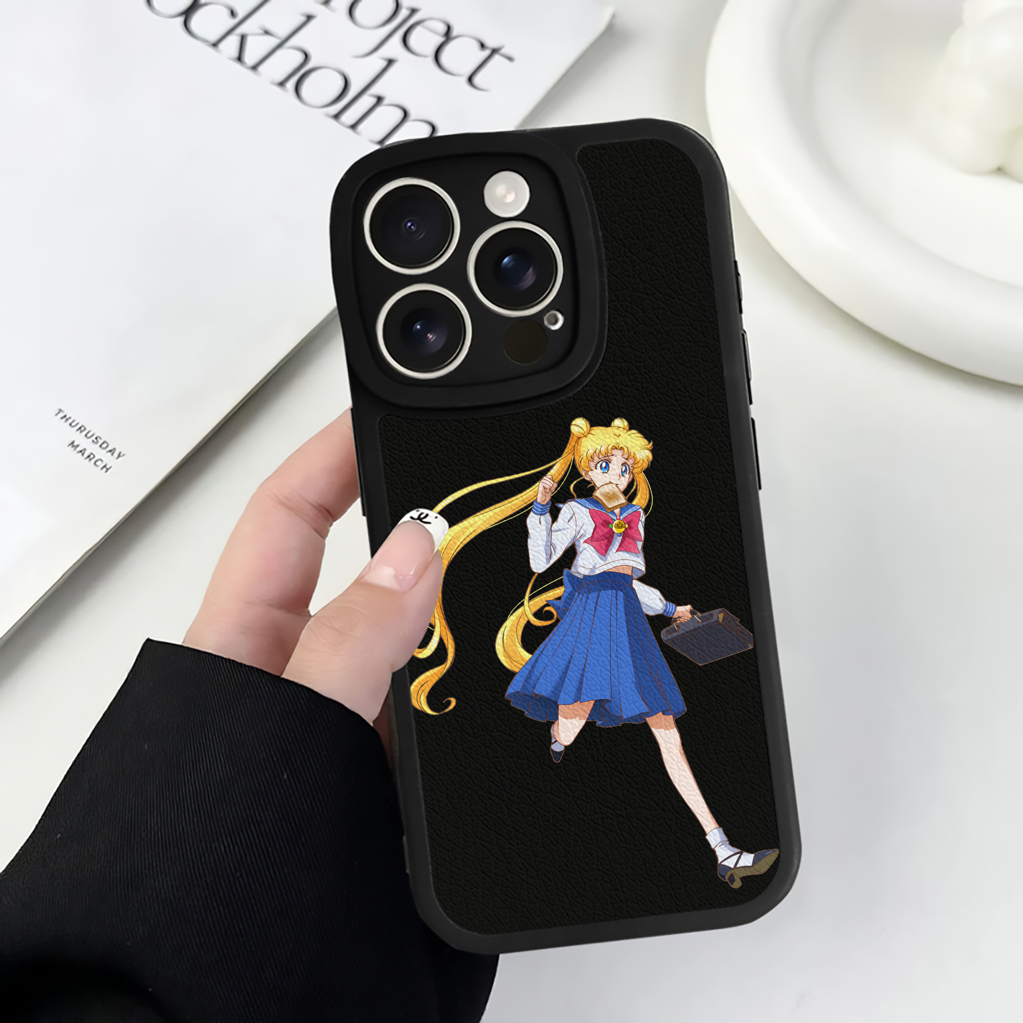 （画像用） 美少女戦士セーラームーン 愛野 美奈子 あいの みなこ Sailor Moon Aino Minako 【iPhone 16シリーズ対応】シリコンスマホケース（レザー調） 材質：シリコン